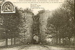 3. - COUCY-le-Chteau (Aisne). Les Fortifications - La Porte de Laon Cette porte est surmonte d'une salle claire, du ct de la ville, par des fentres carres (+devise)