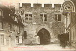57. Coucy-le-Chteau. - La Porte de Laon. Cette porte est surmonte d'une salle claire par des fentres carres (+devise)