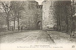 11 - COUCY-LE-Chteau. La Porte de Laon (dcembre 1916). X The Laon Gate (december 1916).