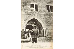 12 COUCY-LE-Chteau. Sentinelle allemande  la Porte de Laon (mai 1915) German sentry at the Laon Gate