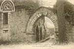 58.-COUCY-le-Chteau (Aisne).- Entre du Parc du Chteau - Porte Matre-Odon intrieur (II) (+devise)