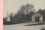 CAP 71 COUCY-le-Chteau - Le Monument et la Porte de la Maison du Gouverneur