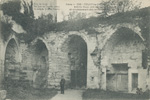 Aisne - 236 - COUCY-le-Chteau (XIIIe sicle) Entre face intrieure du Chteau et emplacement des anciens corps de Garde