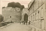 Coucy-le-Chteau La Porte de Soissons et la Maison d'Enguerrand (+devise)
