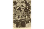 12. COUCY-le-Chteau (Aisne) Intrieur de la Tour du Roi,  travers une brche