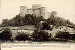 Chteau de COUCY Le Chteau de Coucy domine de rapides escarpements levs de 50 mtres au-dessus de la valle entre Chaussy et Noyon. Il occuppe une surface d'environ 10.000 mtres. La pice capitale du Chteau est le donjon qui, mesurant 31 mtres de diamtre et 60 mtres de hauteur, devait protger formidablement l'accs de la forteresse.